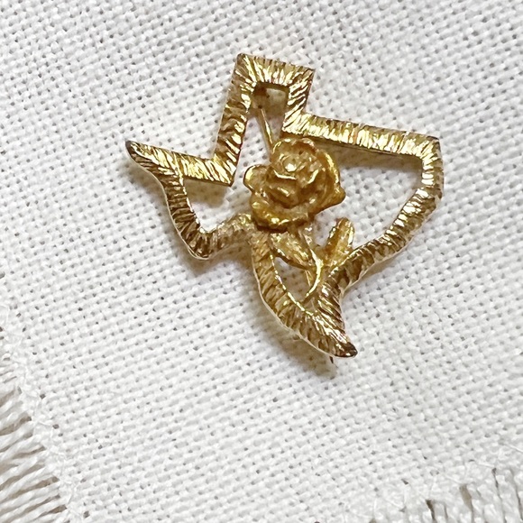 Vintage Jewelry - VINTAGE “Yellow Rose of Texas” Gold Metal Brooch Pin 1960s